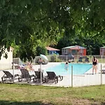 6 Pers Avec Terrasse & Jardin - Api-1-52-1952